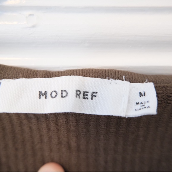 Mod Ref Crop Top - Picture 2 of 3